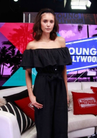Nina_Dobrev_-_YH_Flatliners_Press_5.jpg